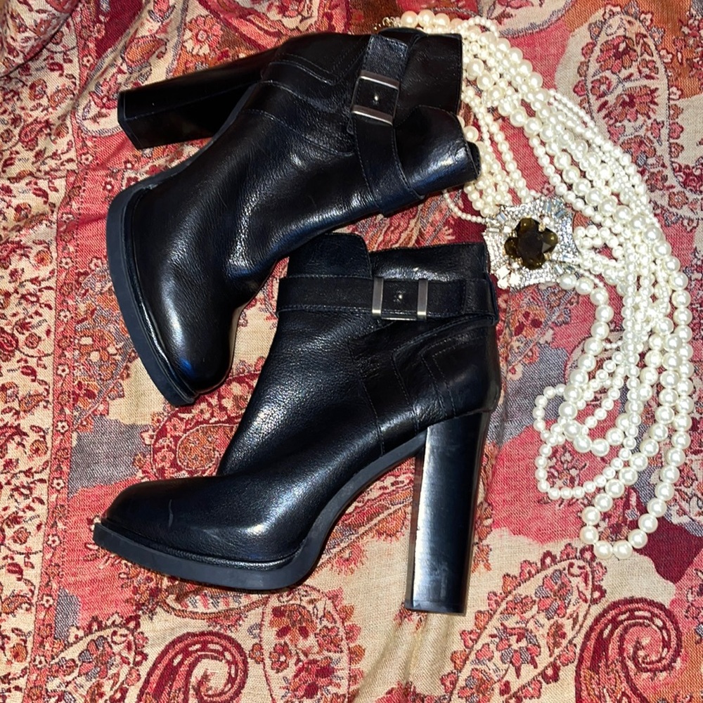 Cute platform Nine West Booties!!!!